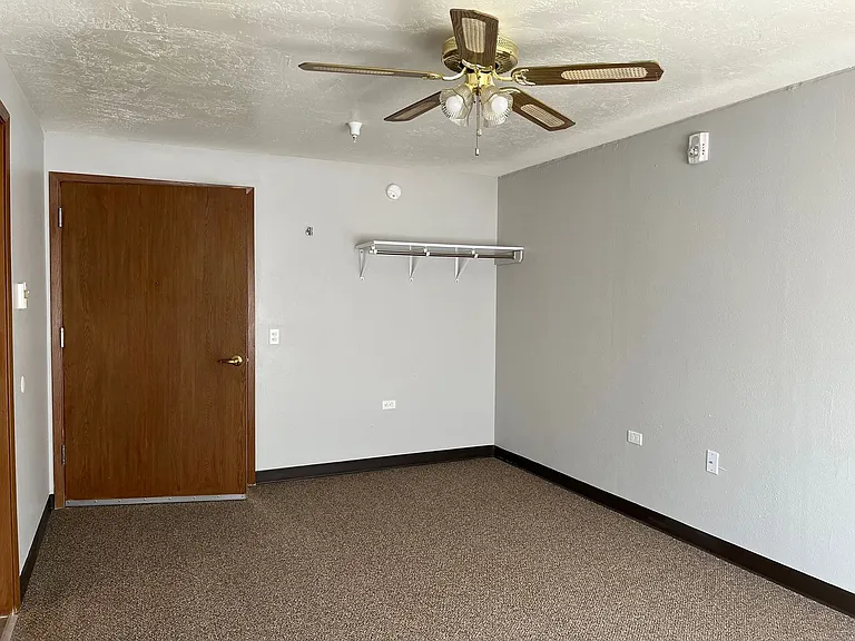 491 Caswell Ave W — Photo 7