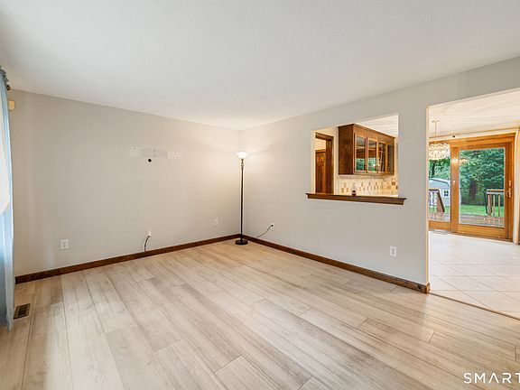5th image of 548 Beecher Road