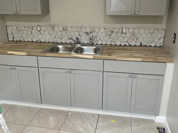 8939 Meyers Rd, Detroit, MI 48228