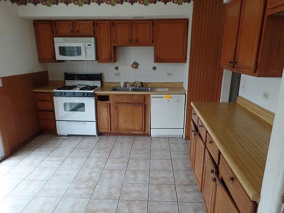 5th image of 10 Westchester Ct