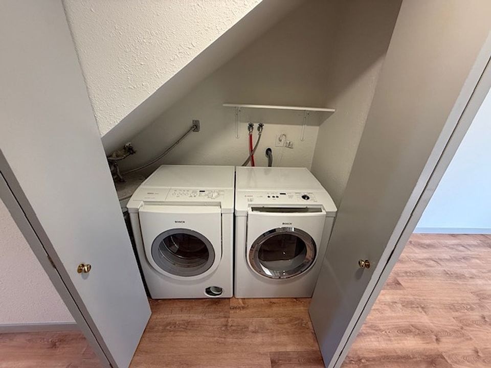 1st image of 722 NW Walnut Blvd