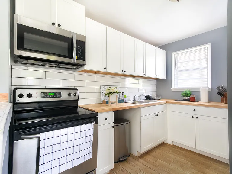 1050 N Pkwy #106 — Photo 8