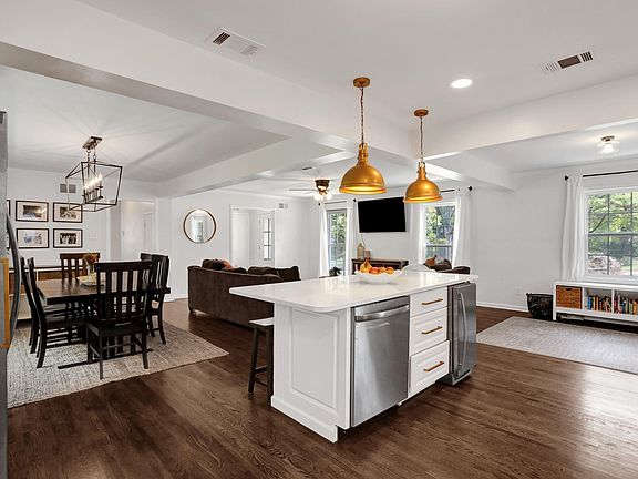5th image of 393 Elwood Ln