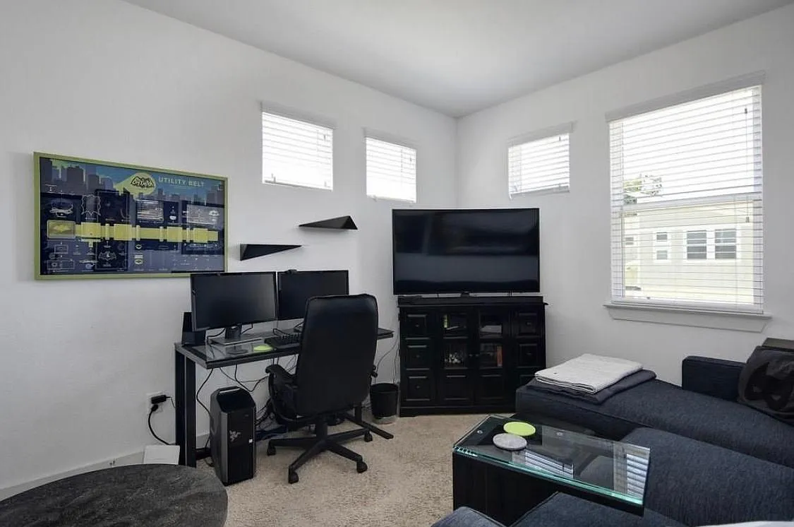 3 bed, 2.5 bath, 1884 sqft, $3,250 — Photo 3
