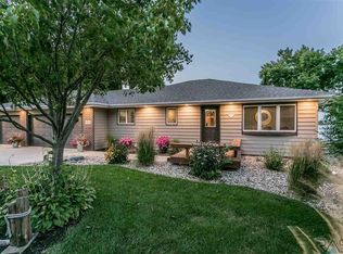 46252 W Shore Pl, Hartford, SD 57033