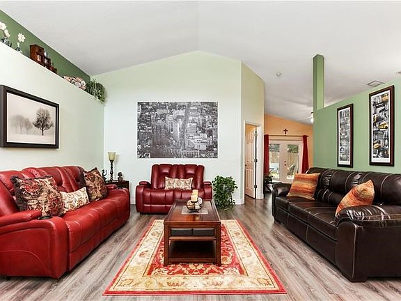 Beautiful laminate floor throughout.