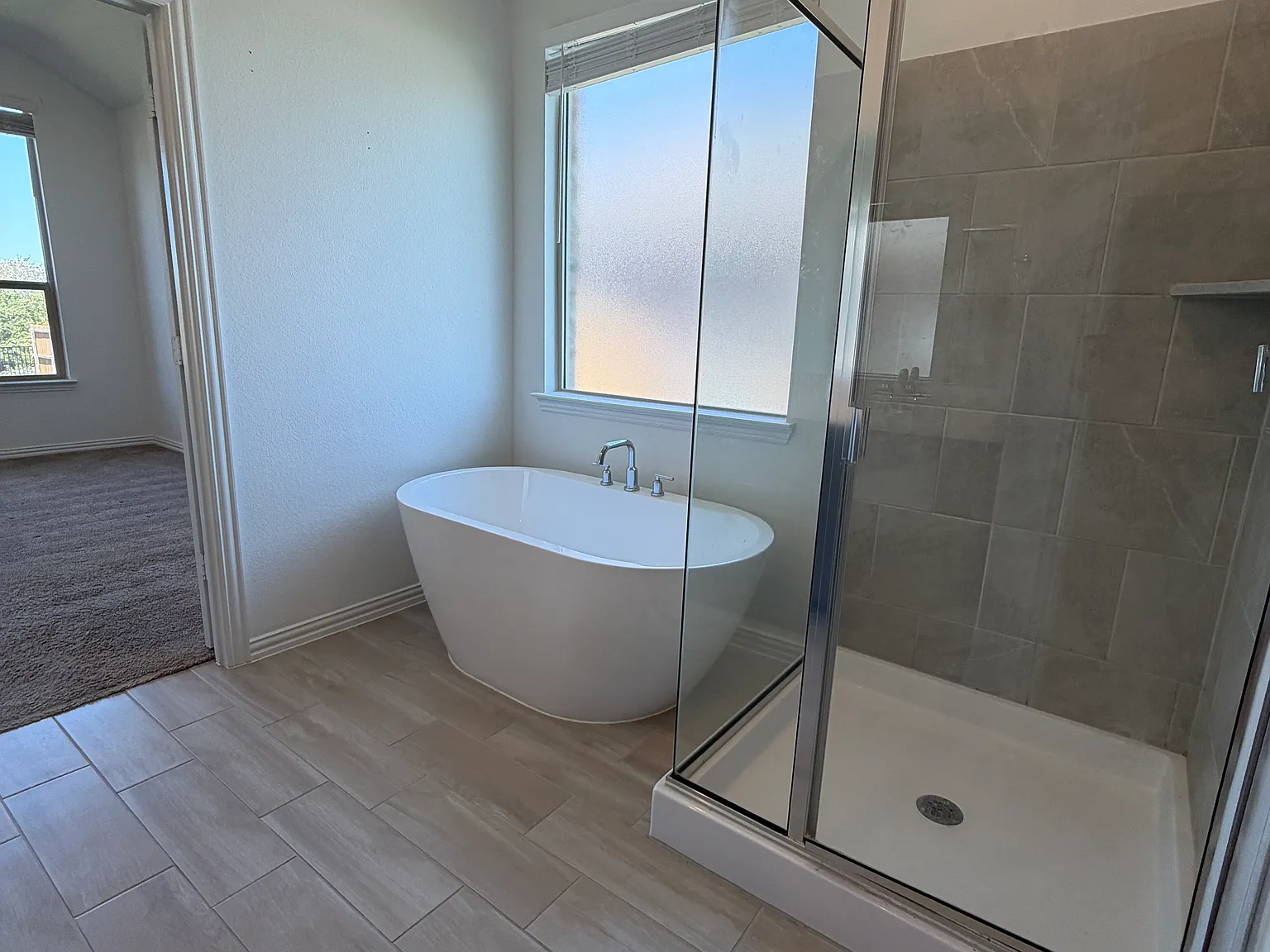 4 bed, 2371 sqft, $2,900 — Photo 3