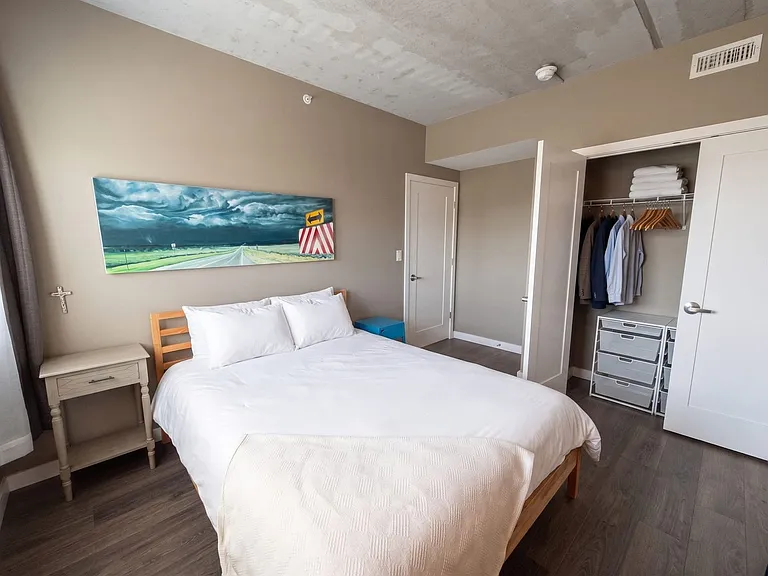 Gorgeous Historical Apartments Near Beach in East Rogers Park — Photo 74