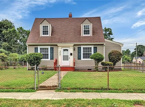 2nd image of 3901 W Chatham Dr