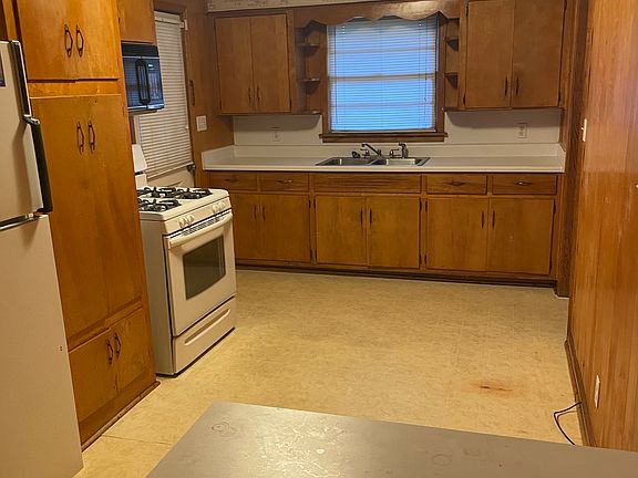 4th image of 3925 Fairfield Dr