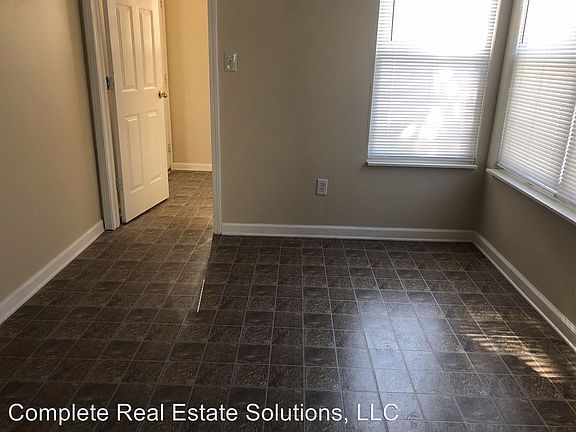 4th image of 110 Village Green Dr