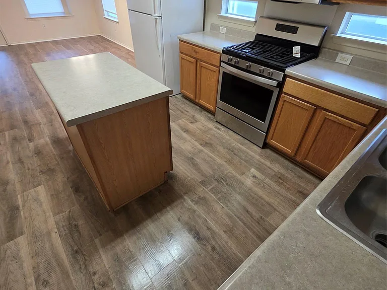 643 Hogan — Photo 4