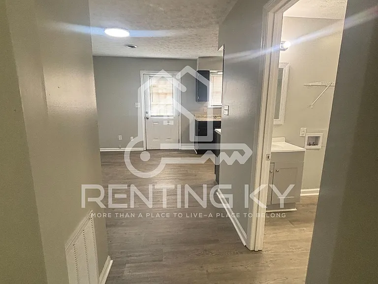 215 Peachtree Rd — Photo 8