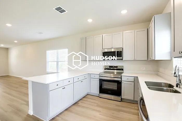 3 bed, 2.5 bath, 1970 sqft, $1,925 — Photo 3