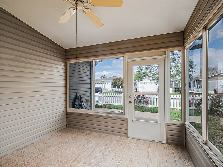 2454 Southern Oak St — Photo 3