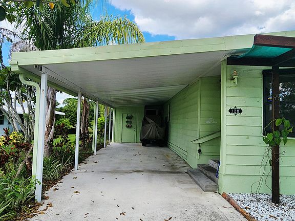 5th image of 128 W Caribbean