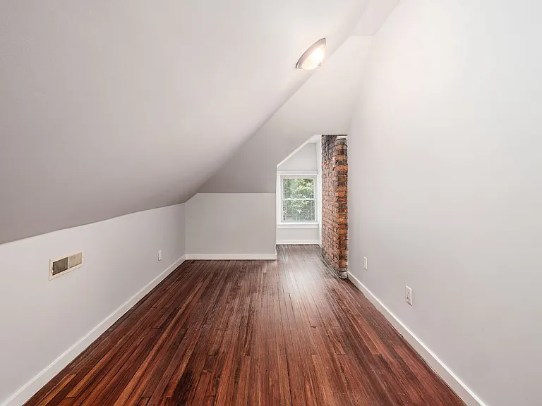 411 13th Ave — Photo 27