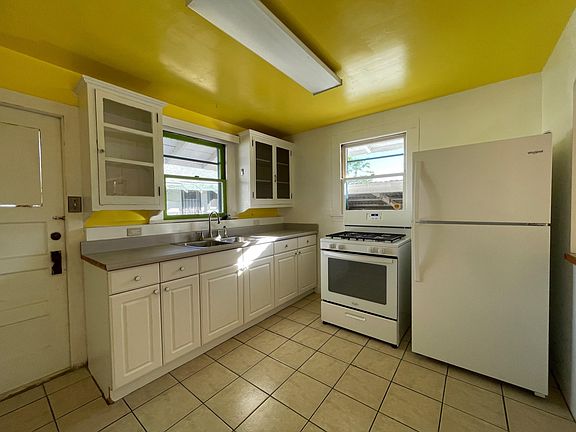 Kitchen with gas range