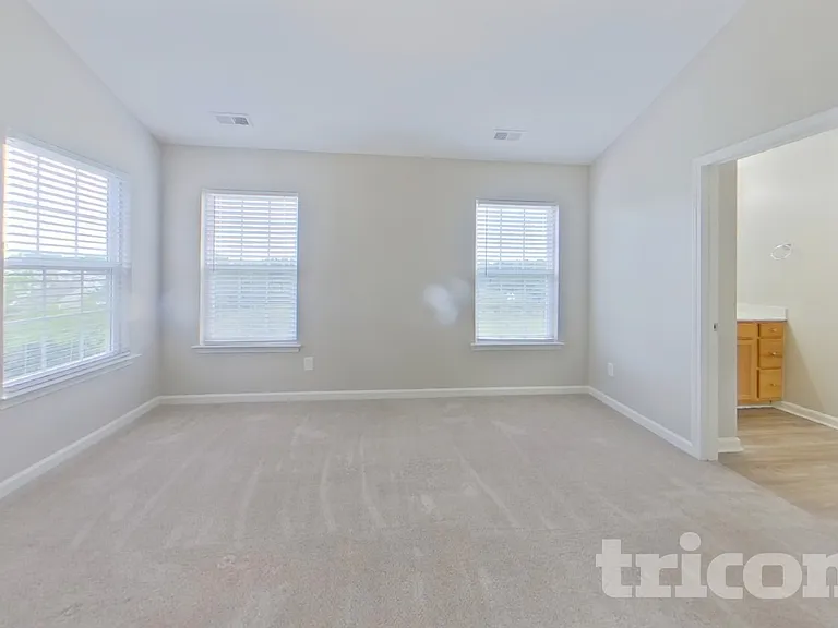 11311 Breezehill Ln — Photo 9