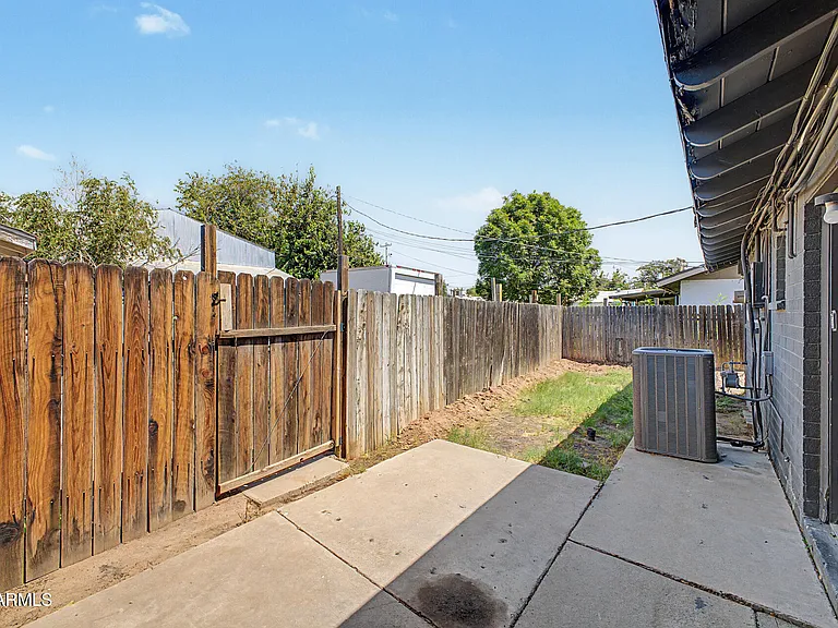 317 N Elm St — Photo 38