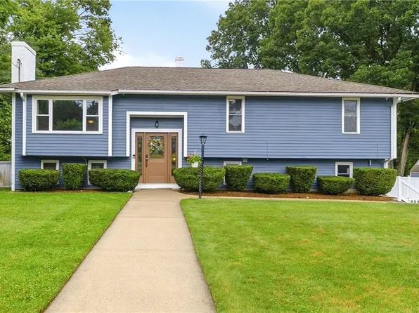5 Collingwood Dr, Cranston, RI 02921