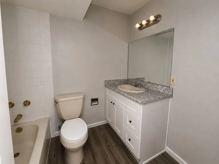 994 S Oakland Ct — Photo 29