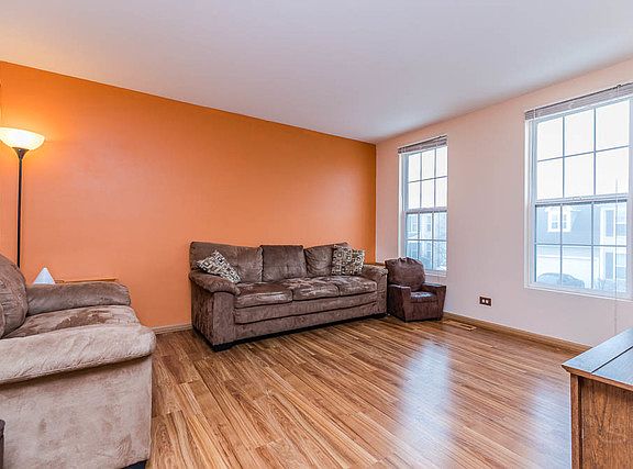 3rd image of 1651 Victoria Park Cir