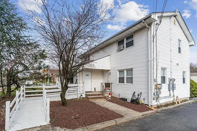 1856 Oak Tree Rd — Photo 11