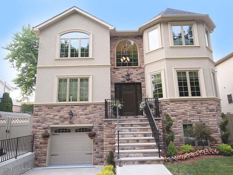 1st image of 135 McBaine Ave