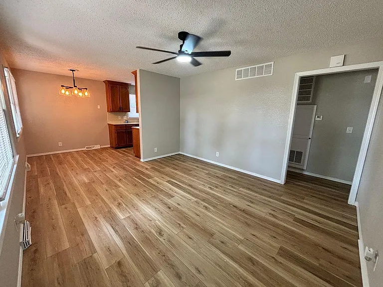 3308 S Saint Paul Ave — Photo 3