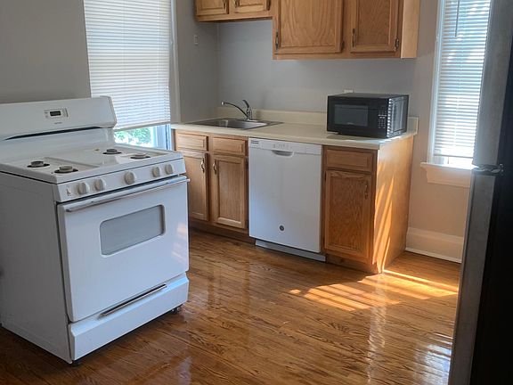 3rd image of 2119 Hudson Ave #2