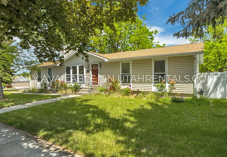 485 E 1150 N #4 — Photo 16