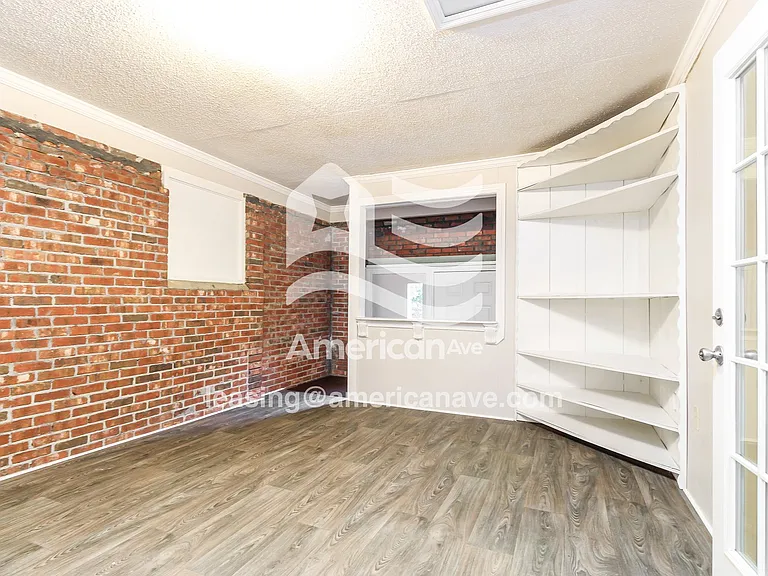 1410_007_family_room_8.jpg