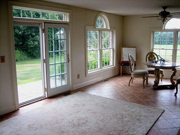 298 Middletown Rd 006