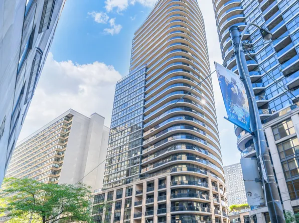 25 Carlton St, Toronto, ON