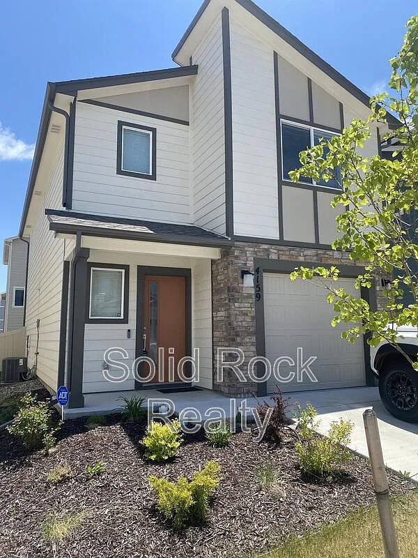 3 bed, 2.5 bath, 1360 sqft, $2,300 — Photo 1