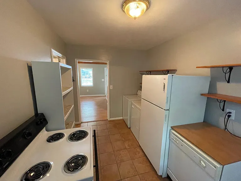 552 Pulaski St — Photo 32