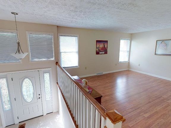 3rd image of 1365 Pin Oak Dr