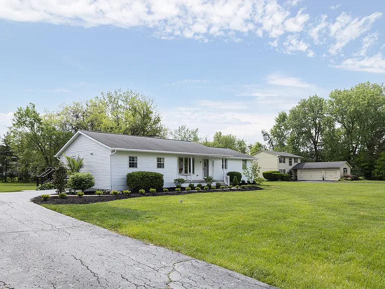 4002 Harlem Rd — Photo 3