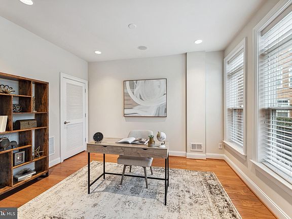 4th image of 9443 Canonbury Sq