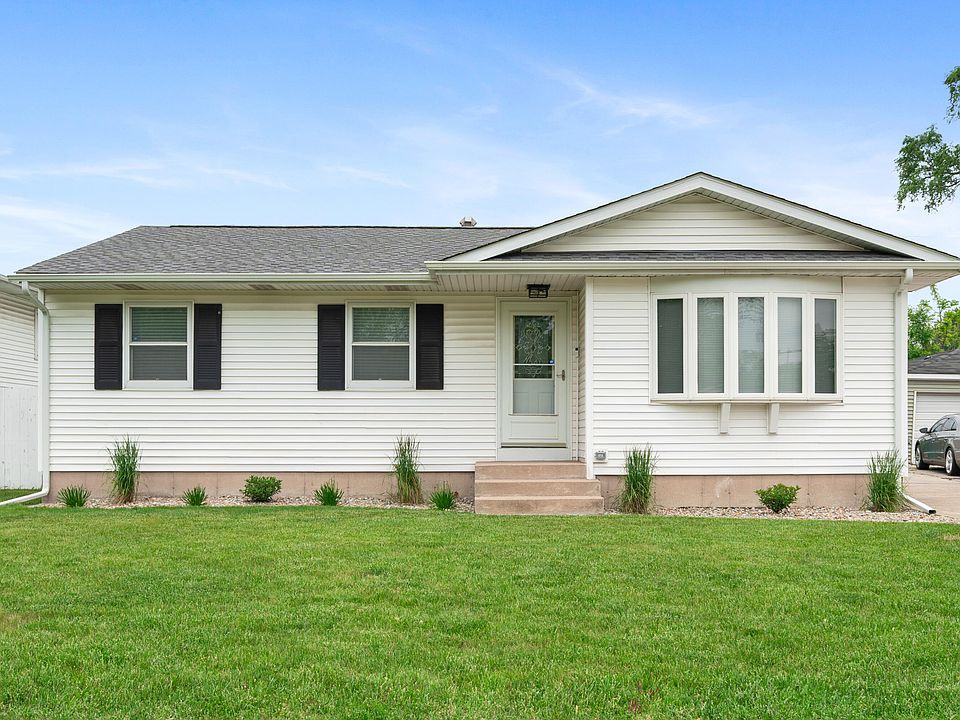 1st image of 854 W 70th Pl