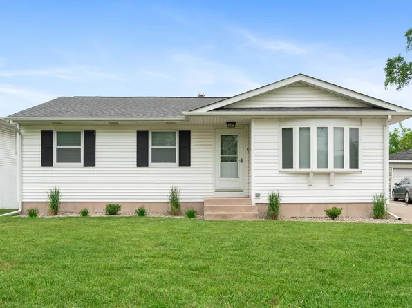 854 W 70th Pl, Merrillville, IN 46410