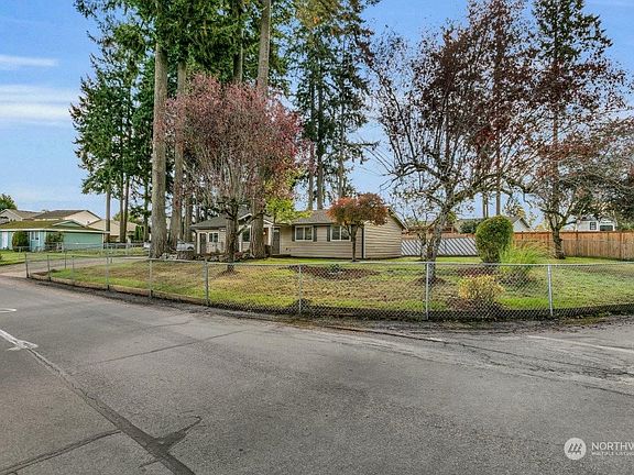 2nd image of 19429 aurora Drive E