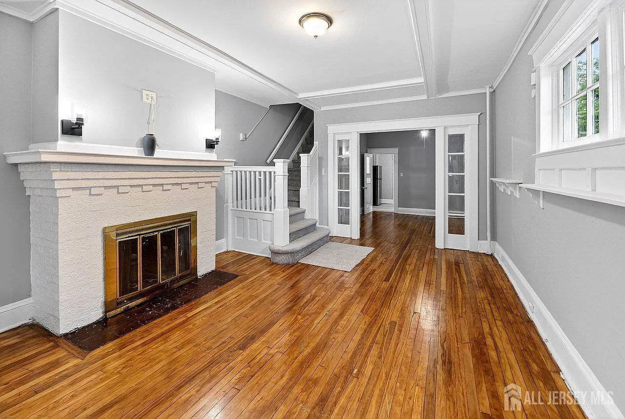 4 bed, 1.5 bath, $2,700 — Photo 2