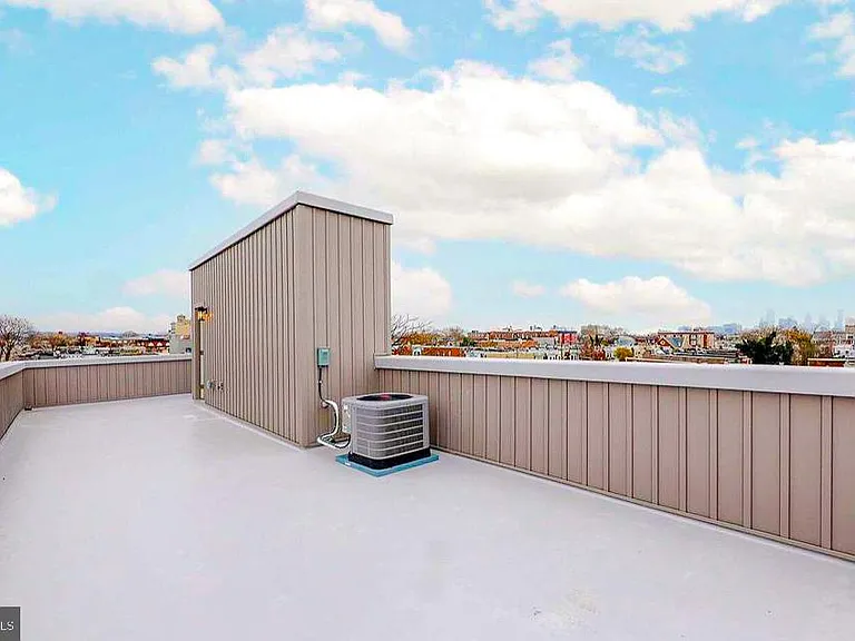 5217 Irving St #2 — Photo 16