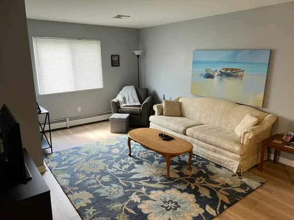 367 Woonasquatucket Ave APT 5, North Providence, RI 02911