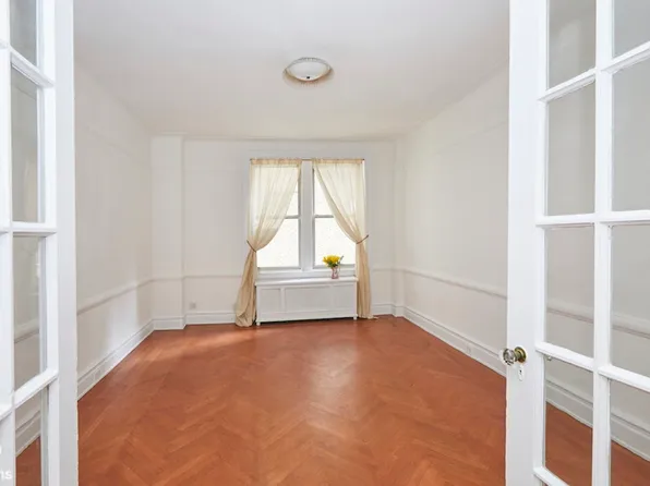 505 West End Avenue image 2 of 16