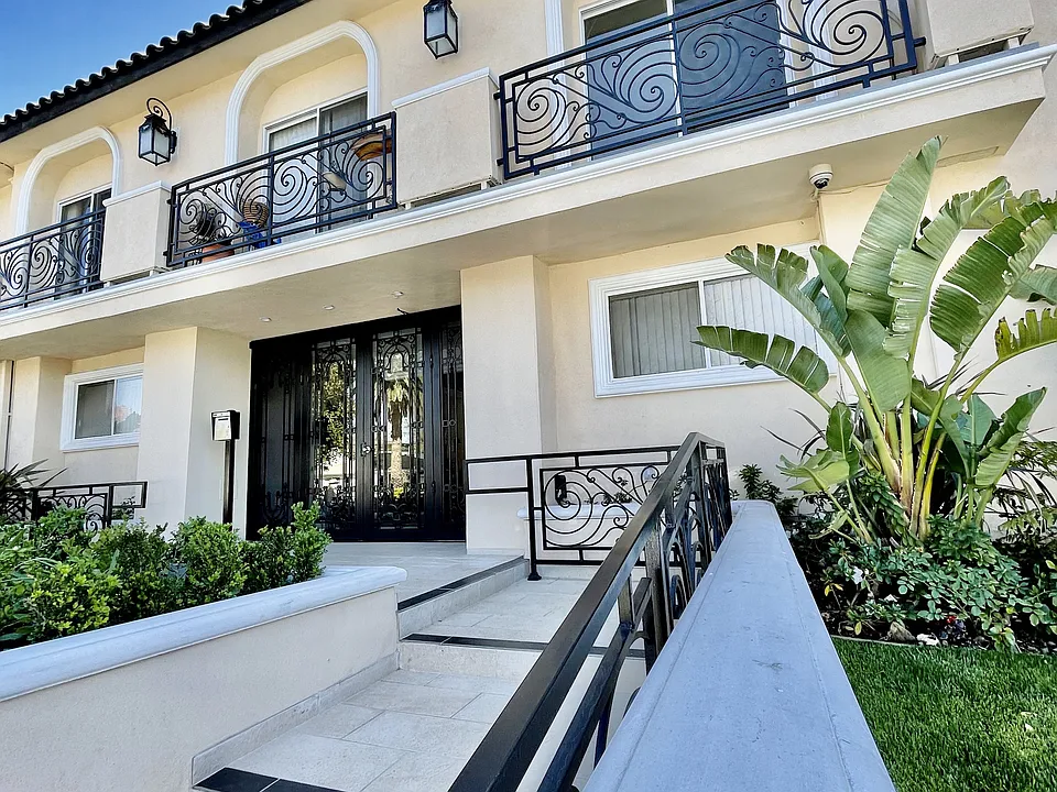 Encino Town & Country