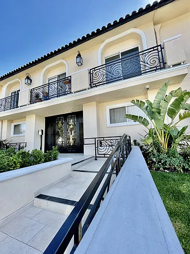 Encino Town & Country Photo 1