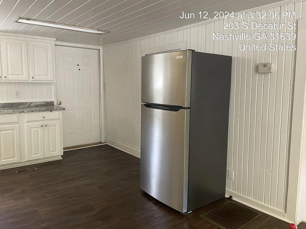 3 bed, 960 sqft, $955 — Photo 2